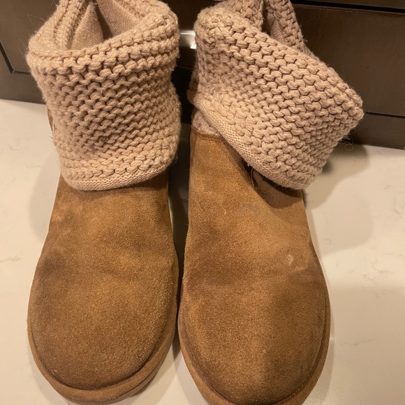 Ugg boots with sweater fold over top - Picture 6 of 10